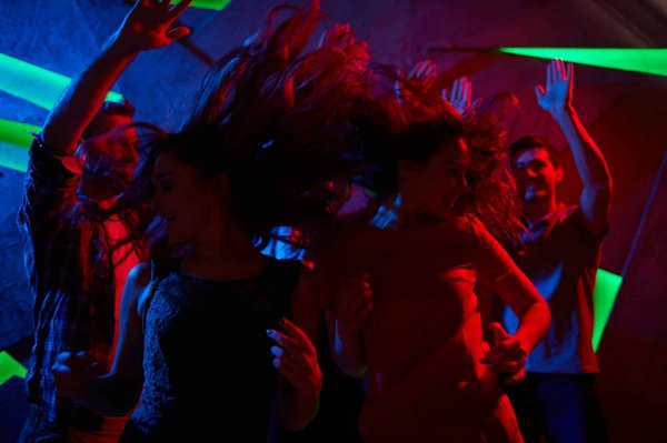 Quelles sont les techniques pour capturer le mouvement dans la photographie sportive ?