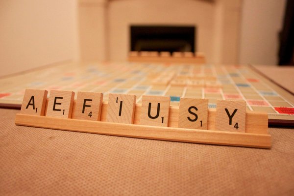 Comment tricher au Scrabble avec anagramme : astuces et histoire du jeu